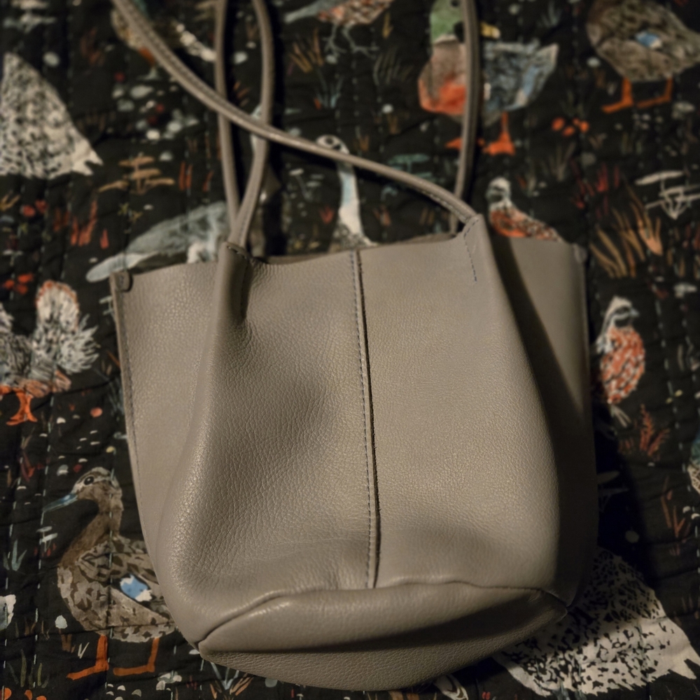 Elegant NIMBUS DEVAN Portland Leather Tote Bag